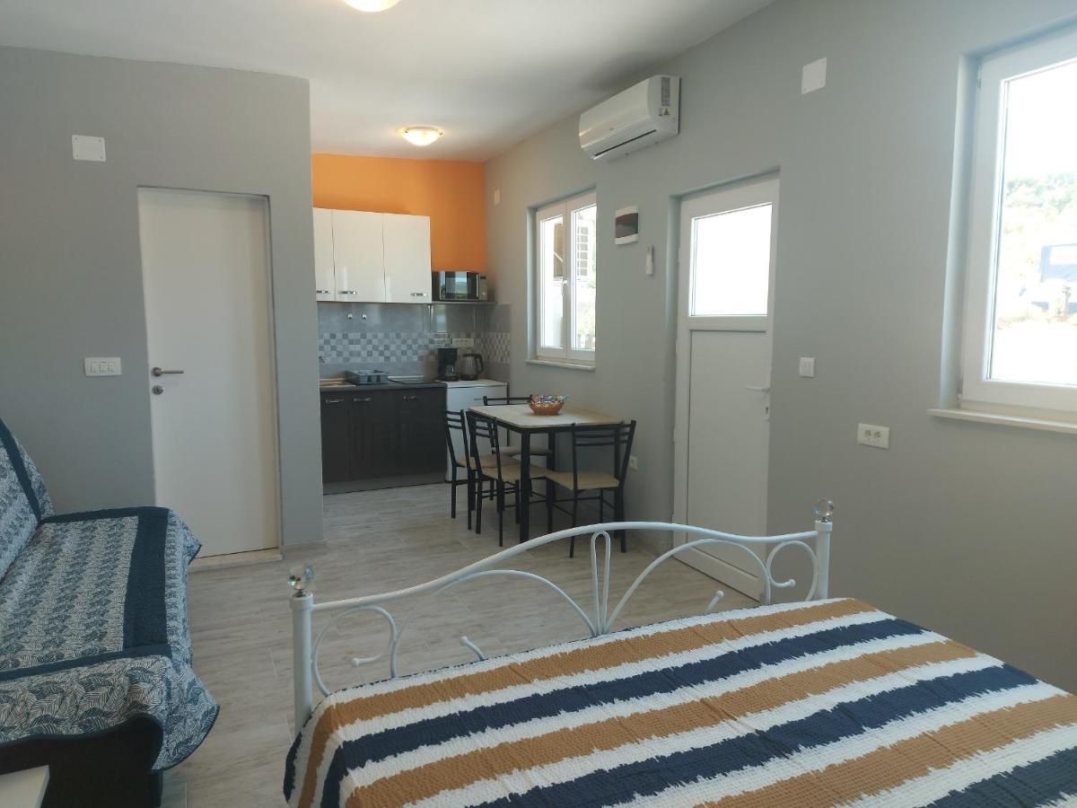 Studio Apartment Palmira Liznjan Exterior photo