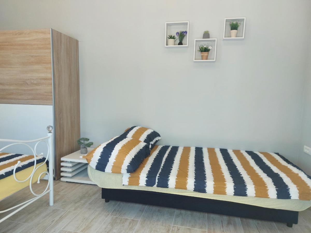 Studio Apartment Palmira Liznjan Exterior photo