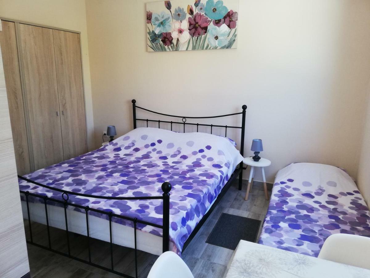 Studio Apartment Palmira Liznjan Exterior photo